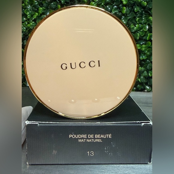 Gucci POUDRE DE BEAUTÉ 
MAT NATUREL- shade 13 Powder/ Bronzer - Picture 6 of 10